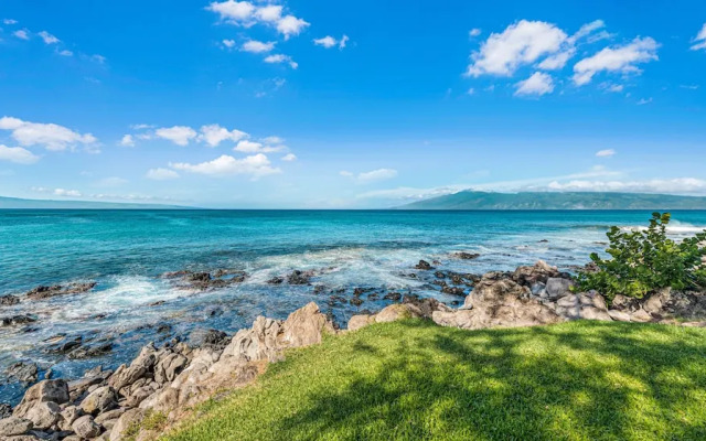 Oceanfront Napili Point Condo B 26 by RedAwning