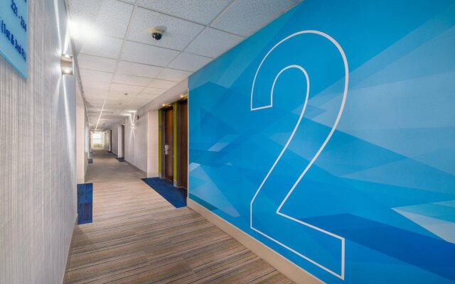 Holiday Inn Express Hotel & Suites Phoenix-Airport by IHG