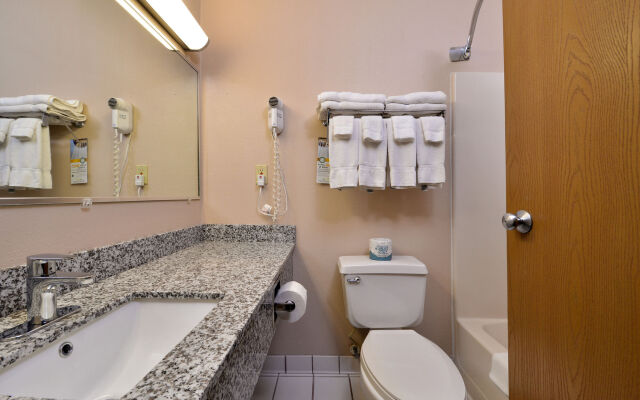 Quality Inn Coralville - Iowa River Landing