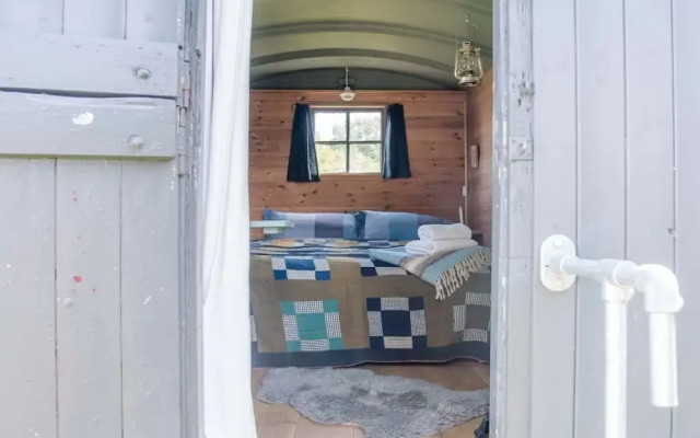 Abbey Shepherds Hut, Eye