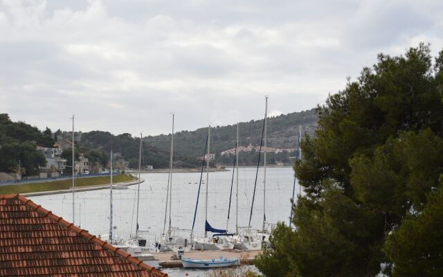Apartment Tome - sea view : A1 Tisno, Island Murter