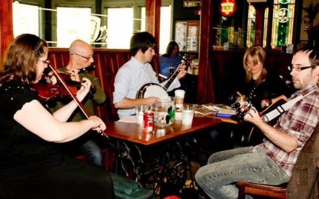 County Clare Irish Hotel & Pub