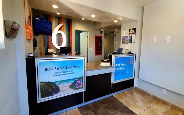 Motel 6 Palmdale, CA