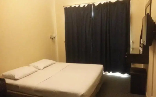 Royal Creek Hotel