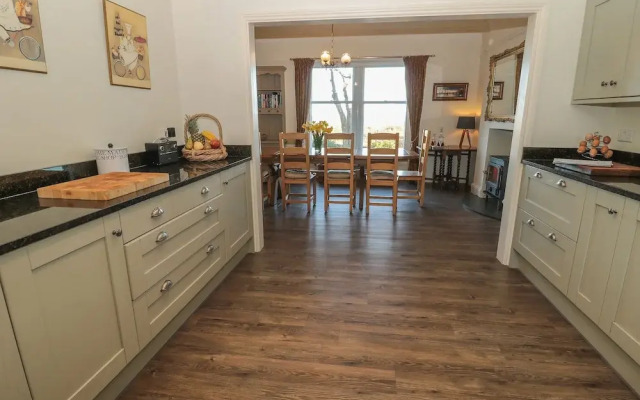 Whinstones at 4 The Villas