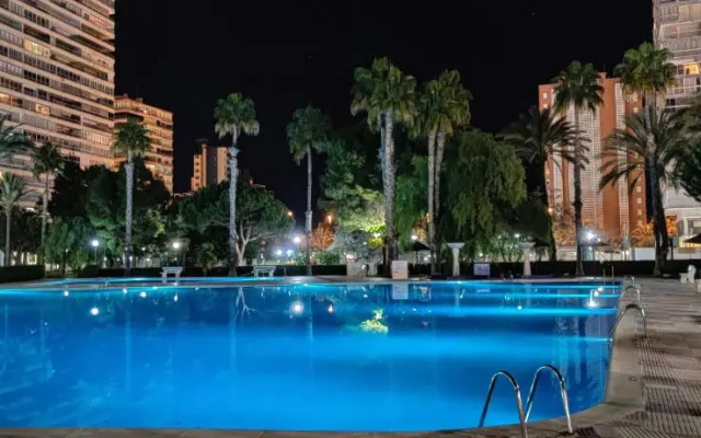 <1 Min Beach, Sea Views, AC, Wifi, Pool, 3xTennis