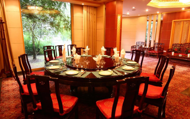 Zhangjiagang Guomao Hotel
