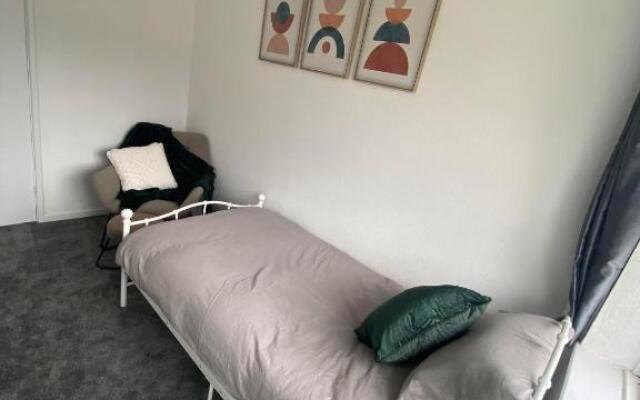 Spacious & modern 3 bed house
