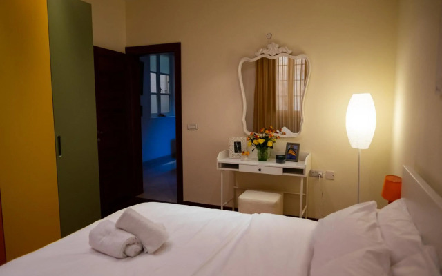 Valletta Collection - Merchant Str Apartment with large yard