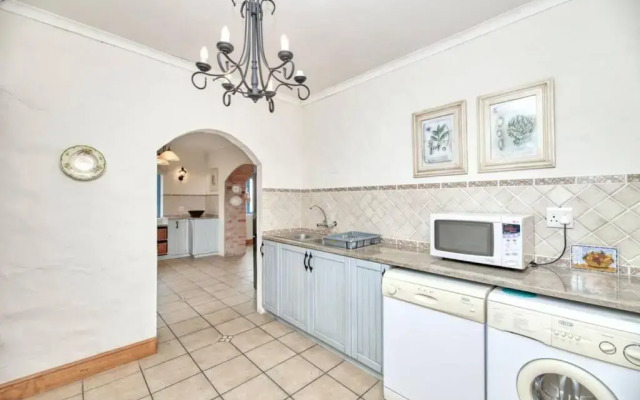 Casa Balena - Gansbaai seafront accommodation, back-up power