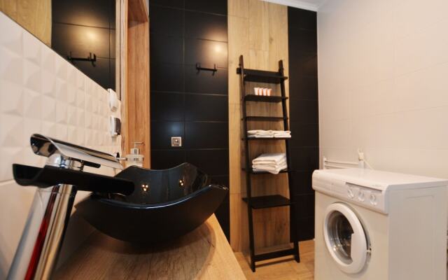 Golden Sun Apartments-Port