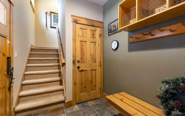 6554 Settlers Creek 3 Bedroom Townhouse by RedAwning