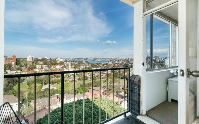 Bright And Sunny Studio Apartment