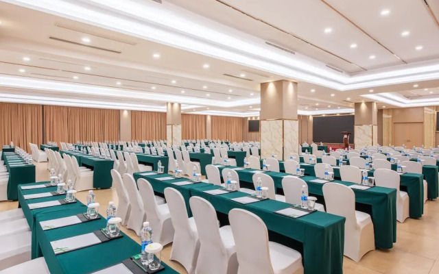 Holiday Inn Chongqing University Town