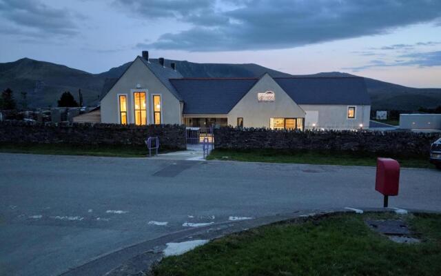 Canolfan Y Fron - Hostel