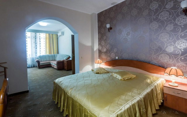 Amphitryon Hotel