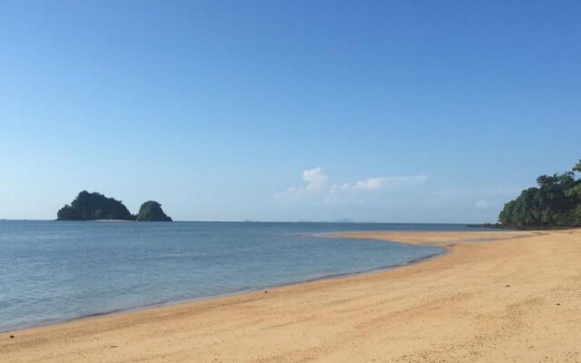 Lom' Lae Beach Resort