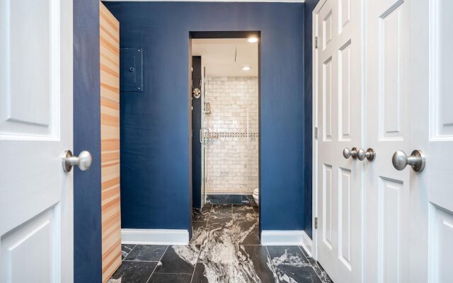 ATL Downtown Condo with Free Parking