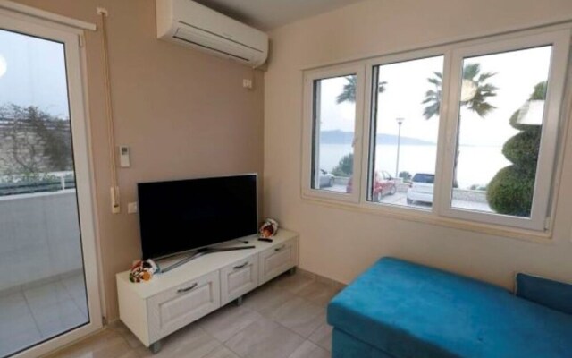 Beachfront Sion Sarande Apartment B