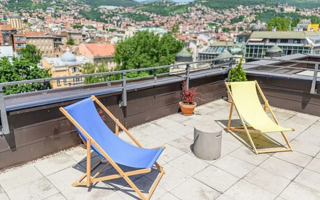 Modern 2bdr Apartment-best View- Free Parking