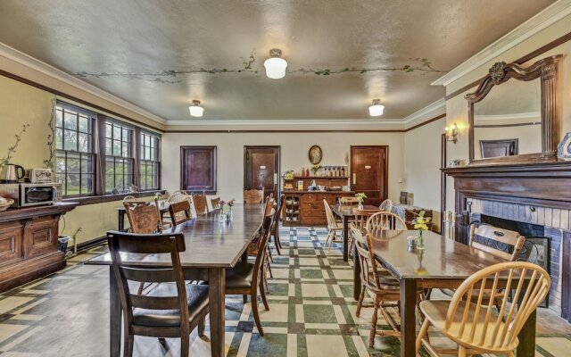 Oddfellow Inn & Farm