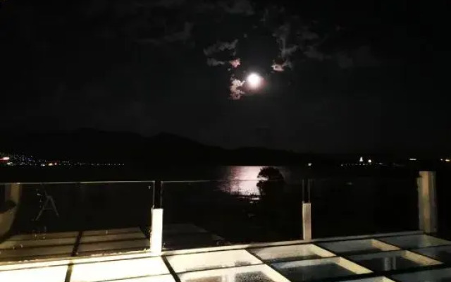 Luoluo Wuchen Lake View Inn