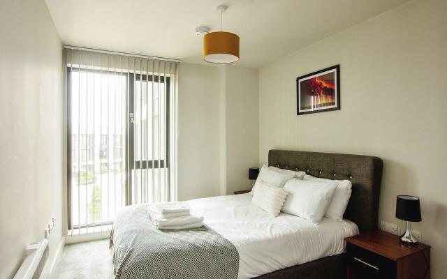 Sleek 6-Guest Apt at St  Martin s  Bham