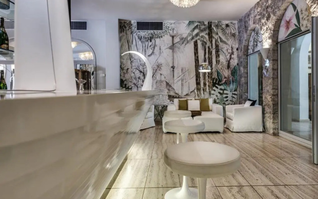 Augustus Hotel & Resort
