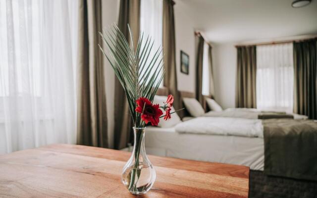 E&B Aparthotel