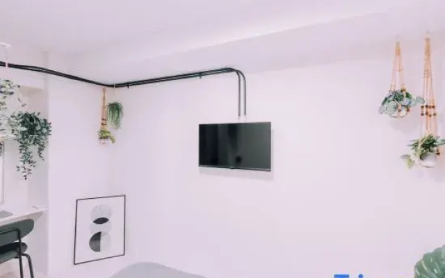 Minimalist Loft 5: Namba Compact Studio & 24/7 Gym