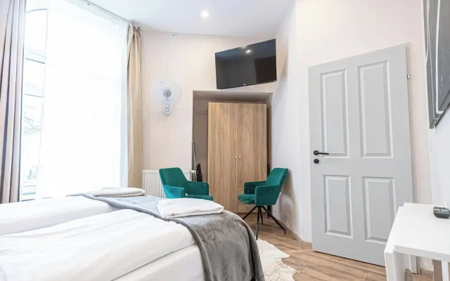 4BR Apt. for Groups 6-Min to Stadthalle
