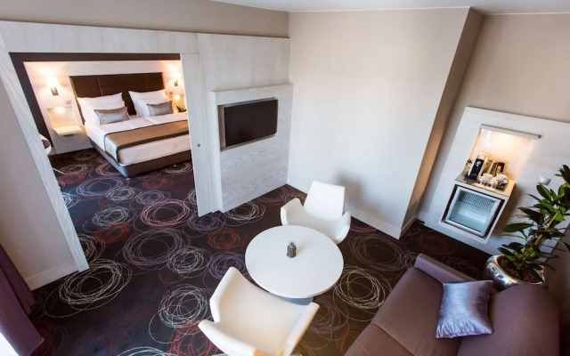 Aura Hotel - Adults Only