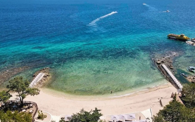 Mactan Newtown Beachfront Condo