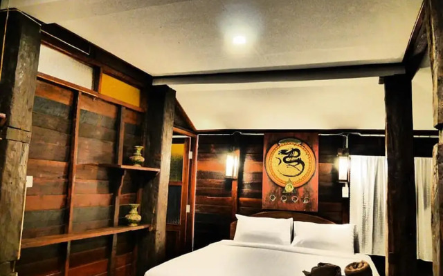 Boon Home Stay Arts and Crafts