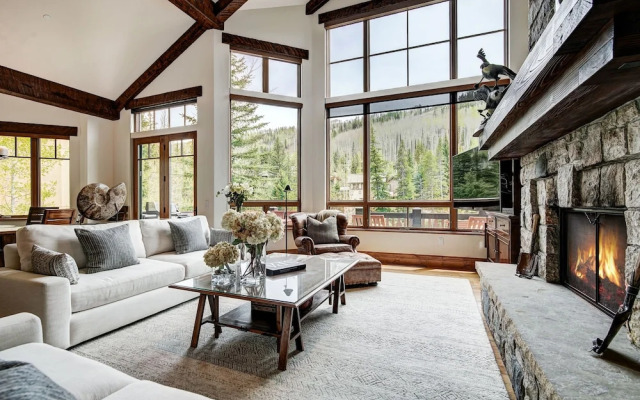 5BR Alpine Luxury Home with Private Hot Tub by RedAwning - Save 20% on 7+ Nights!