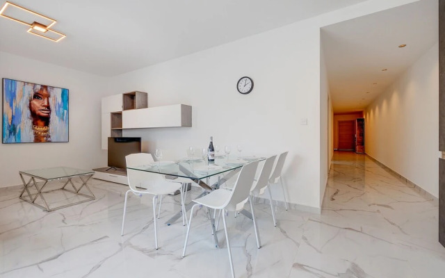 Splendid 2BR Apartment in Central St Julian s