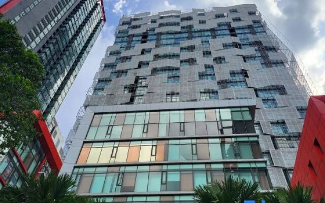 Studio Loft @ Empire Damansara (Free Wifi & Parking)