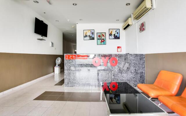 OYO 89615 T Family Hotel