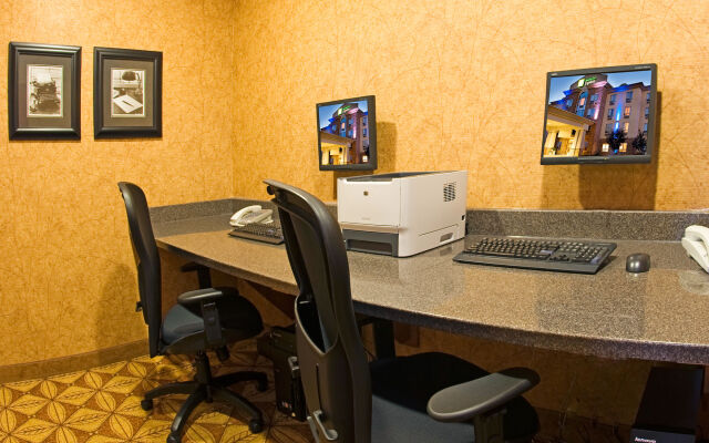 Holiday Inn Express & Suites Grande Prairie by IHG