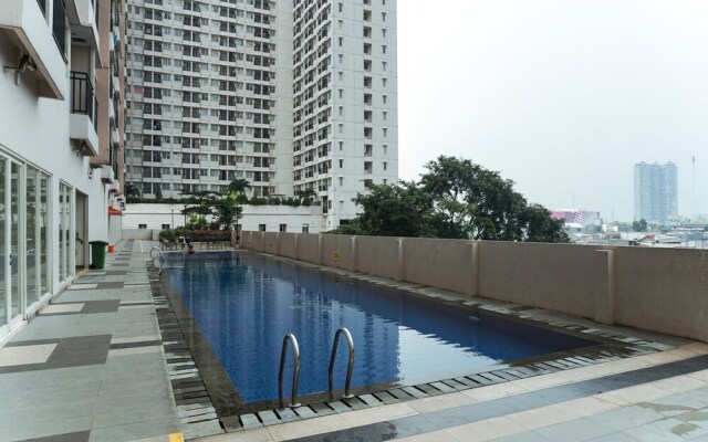Elegant Design Studio Apartment at Margonda Residence 4 By Travelio