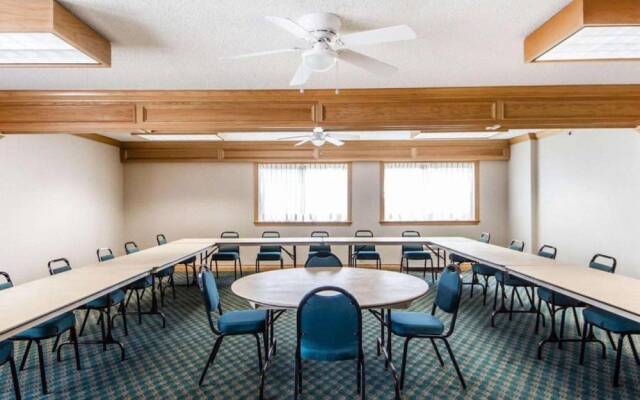 Econo Lodge Blackwell I 35