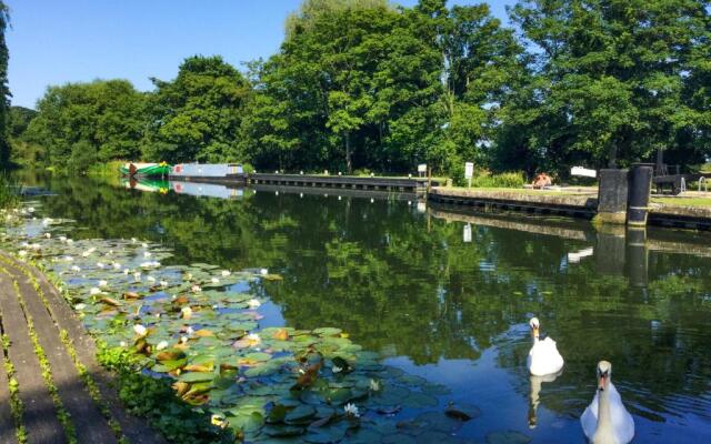 River Nene Cottages