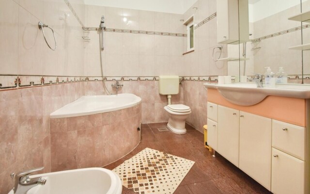 Nice Home in Seget Donji With Wifi and 12 Bedrooms