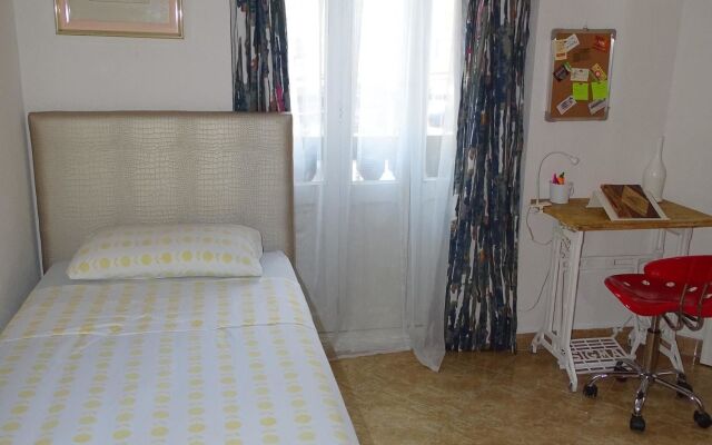 Apartment with 3 Bedrooms in València, with Wifi - 4 Km From the Beach