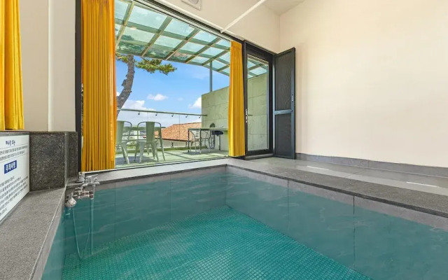 Ganghwado Mare Seawater Poolvilla
