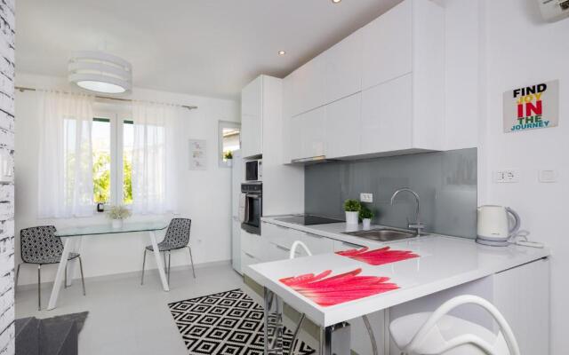 Old City Luxury Apartment Iris