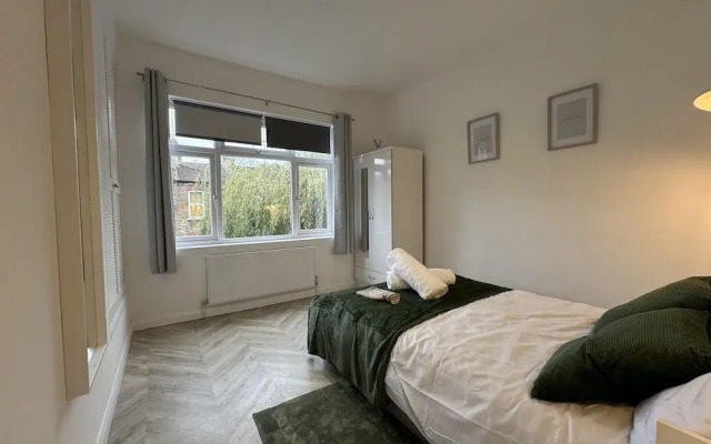 Stunning Flat Near Stratford Shopping Centre