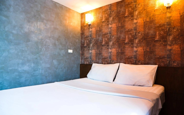 18 Coins Budget Hotel
