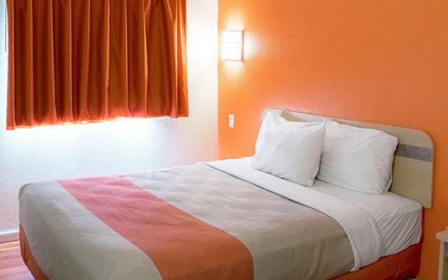 Motel 6 Seymour, IN - North