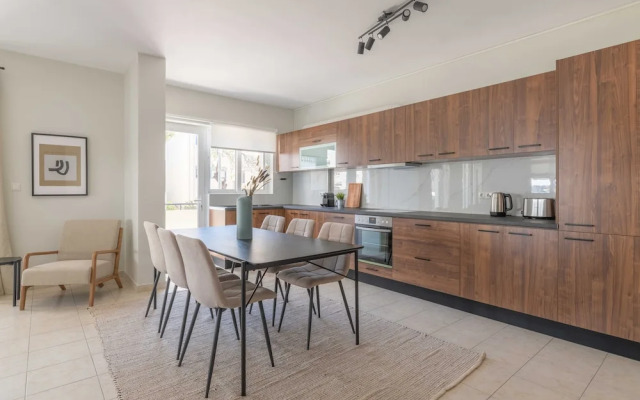Superior 3BR Apartment in Chalandri